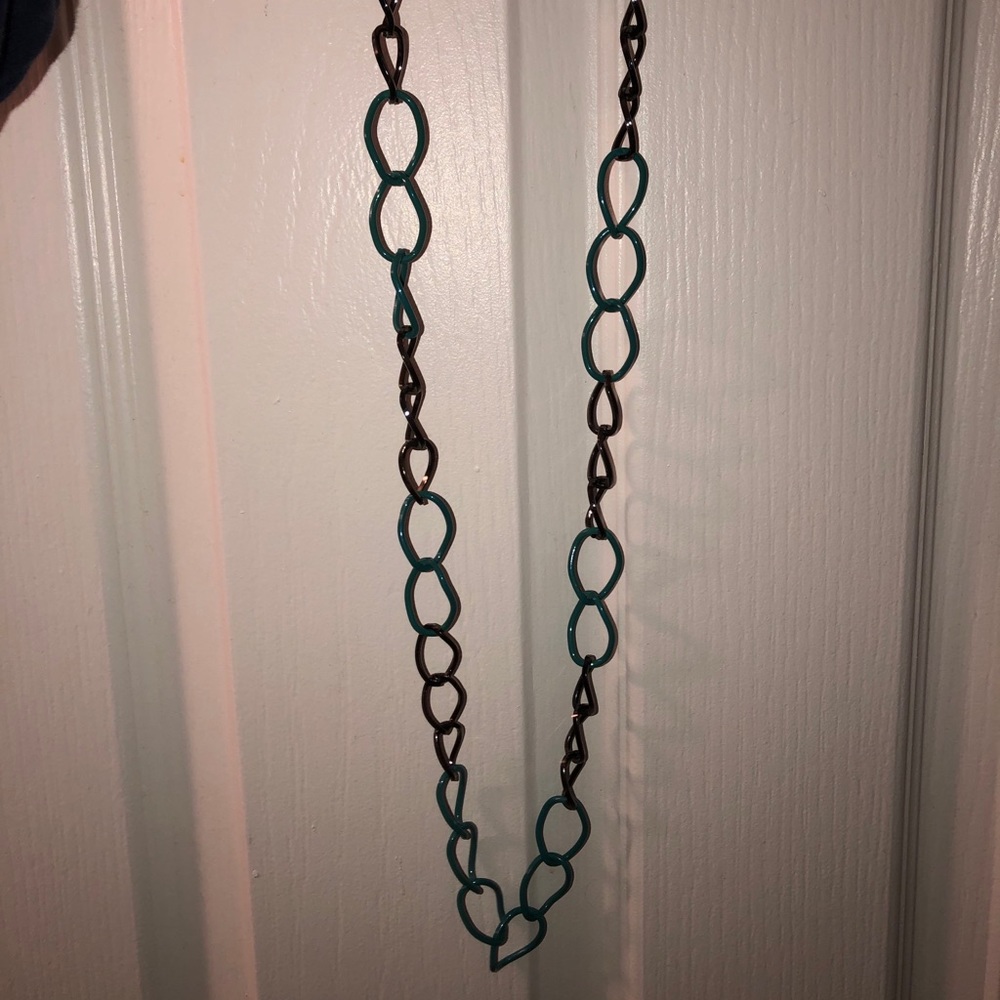 Green and black metal ring, long necklace